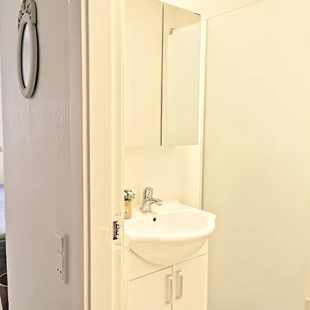 5 Minute Walk To Lego House - N18 - With Private Bathroom Apartment Billund
