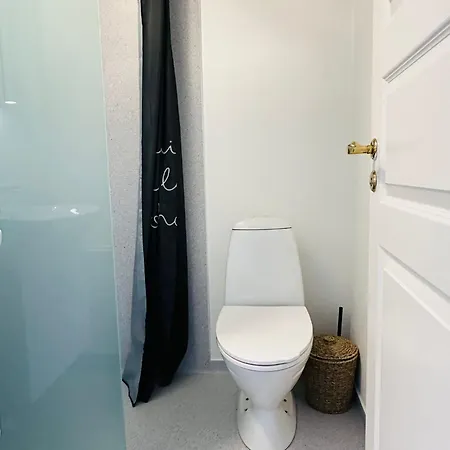 5 Minute Walk To Lego House - N18 - With Private Bathroom Billund