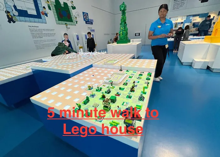 5 Minute Walk To Lego House - N18 - With Private Bathroom Billund